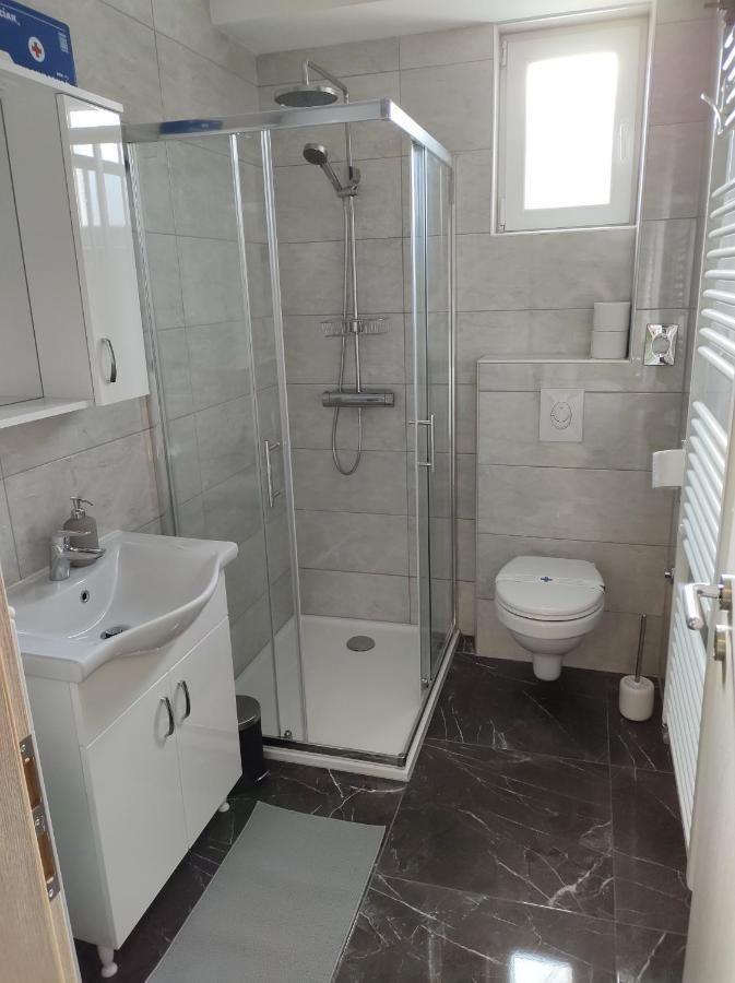 Happy Apartment Karlovac Esterno foto