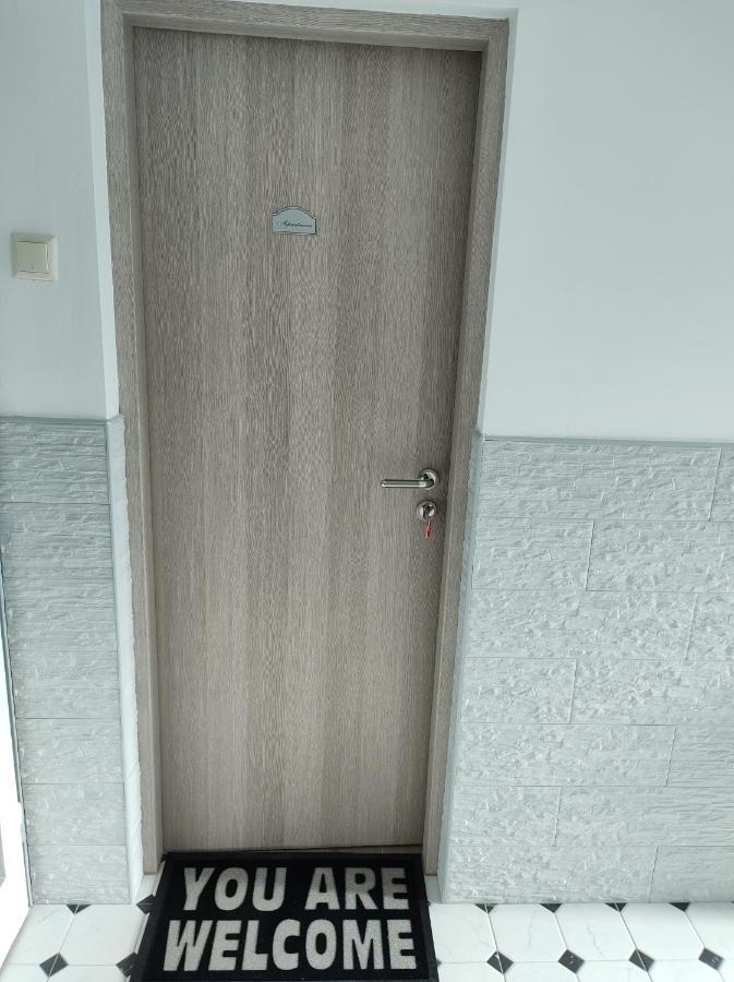 Happy Apartment Karlovac Esterno foto