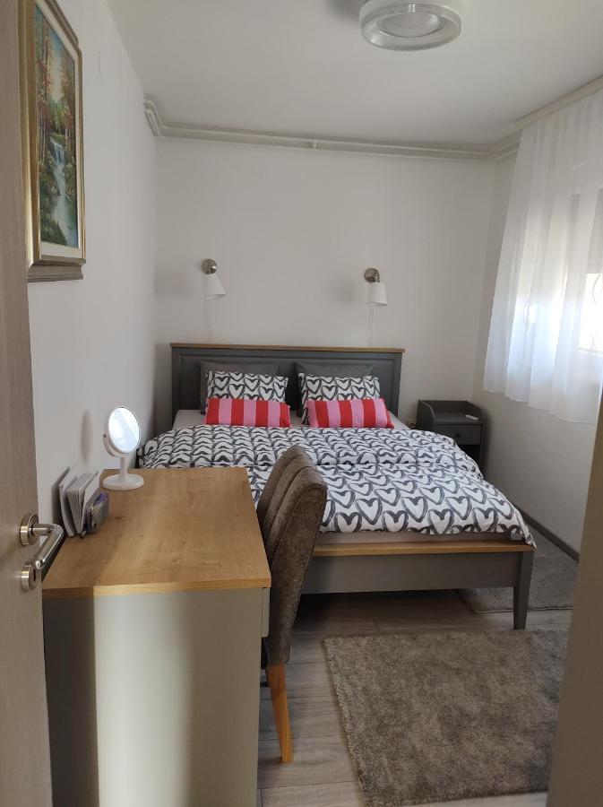 Happy Apartment Karlovac Esterno foto