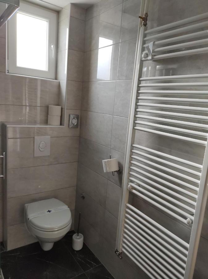 Happy Apartment Karlovac Esterno foto