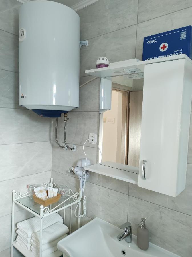 Happy Apartment Karlovac Esterno foto