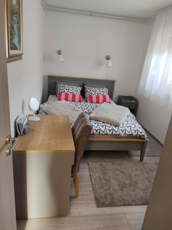 Happy Apartment Karlovac Esterno foto