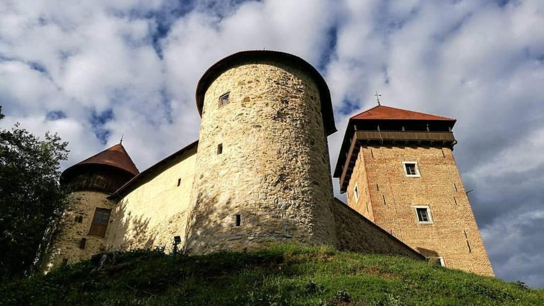 Happy Apartment Karlovac Esterno foto