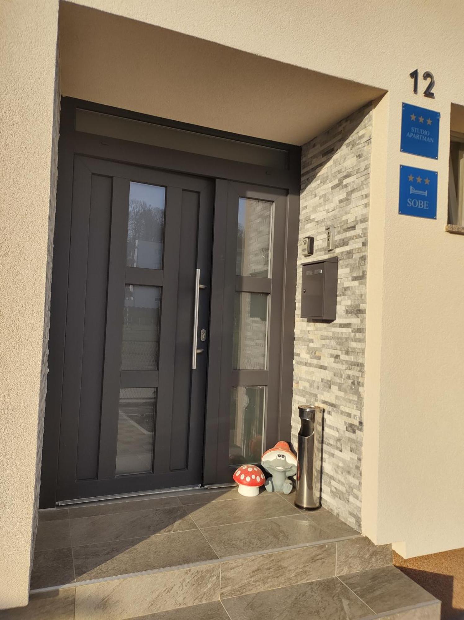 Happy Apartment Karlovac Esterno foto