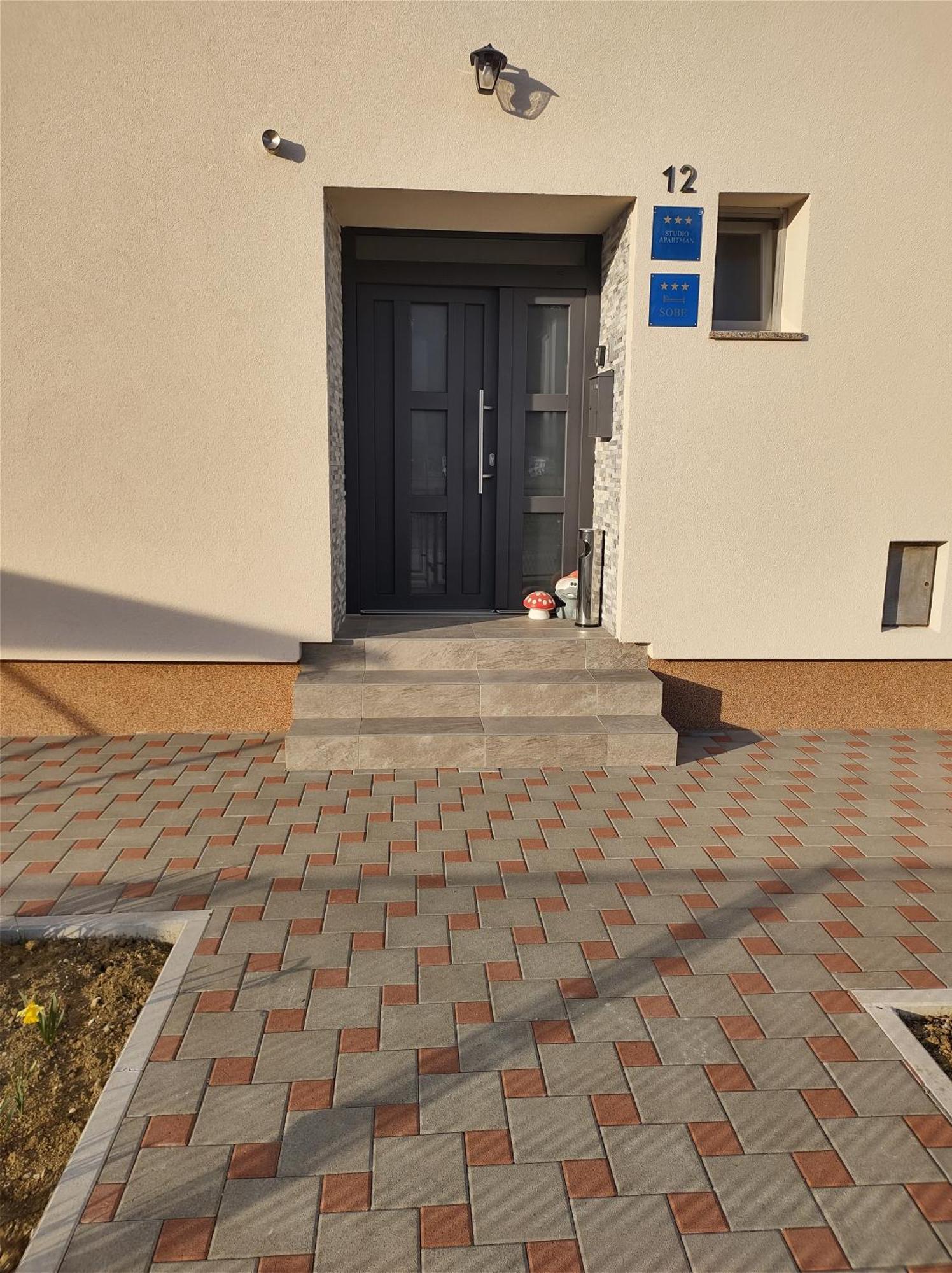 Happy Apartment Karlovac Esterno foto